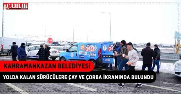 Kahramankazan Belediyesi,  yolda kalan sürücülere sıcak çorba ve çay ikramında bulundu