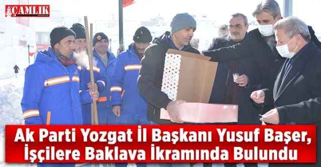 İşçilere Baklava İkramında Bulundu