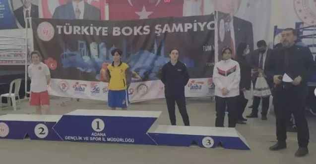 Adana’nın Kozan ilçesinde düzenlen Oral Arslan Genç Erkekler ve Kadınlar Türkiye Ferdi Boks Şampiyonası tamamlandı.