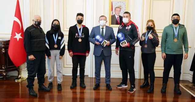 Yozgat Valisi Ziya Polat, Ordu’da yapılan Kick Boks Türkiye Şampiyonasında, şampiyon olan sporcu ve antrenörlerini kabul etti