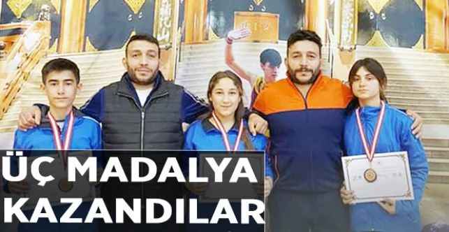 Antalya'da düzenlenen Wushu Türkiye Şampiyonasında Akdağmadeni Belediyespor Kulübünün üç sporcusu madalya kazandı