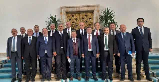 Ak Parti Yozgat Milletvekili Yusuf Başer, beraberinde kalabalık bir heyetle Çevre Şehircilik ve İklim Değişikliği Bakan Yardımcısı Fatma Varank'ı ziyaret etti
