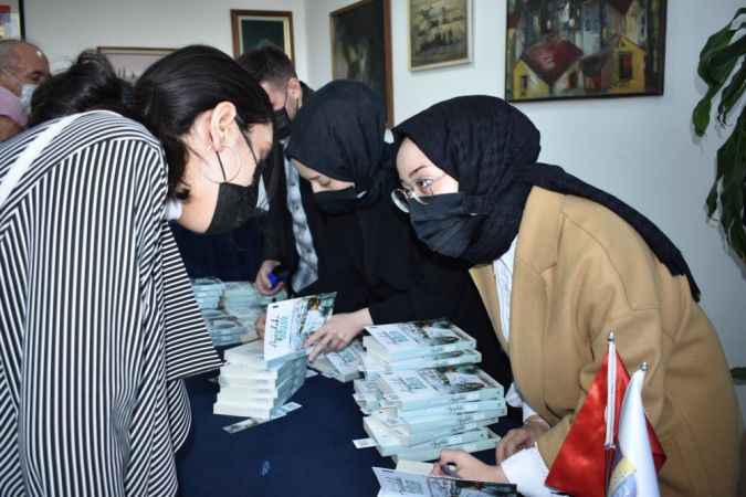Merhum Ali Bozdağ’ın kaleminden çıkan Ayazdaki Düşler romanı için imza günü düzenlendi