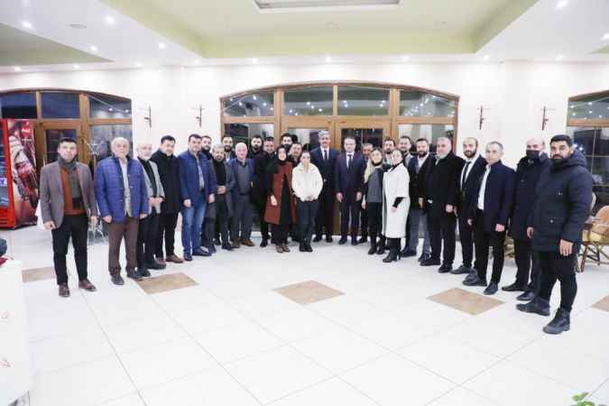 AK Parti Merkez İlçe Başkanı Ahmet Gökhan ve yönetim kurulu üyeleri Belediye Başkanı Celal Köse’nin misafiri oldu