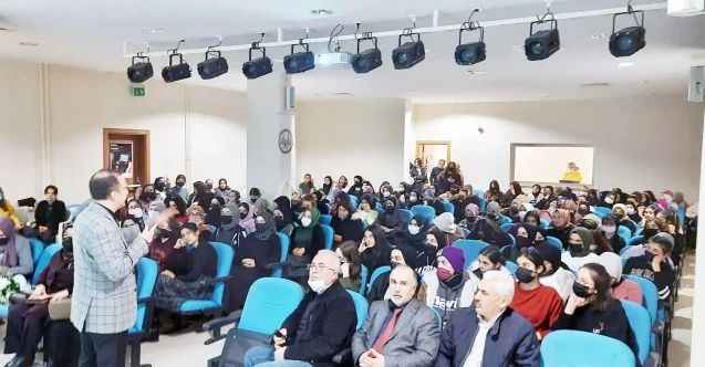 Yozgat Bozok Üniversitesi Tıp Fakültesi öğretim üyelerinden Prof. Dr. Hamdi Temel Meslek tanıtımı ve kariyer günleri kapsamında “ çevre bilinci ve sağlık” konusunda seminer verdi