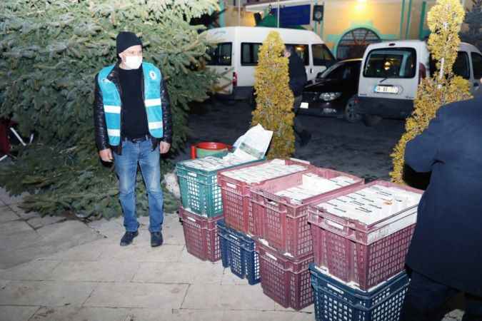Vatandaşlara kandil simidi ikram etti