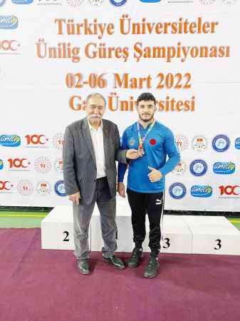 Gençlik ve Spor Bakanlığı ile Türkiye Üniversite Sporları Federasyonu tarafından organize edilen Türkiye Üniversiteler Ünilig Güreş Şampiyonasında Yozgat Bozok Üniversitesinin iki öğrencisi Türkiye Şampiyonu oldu