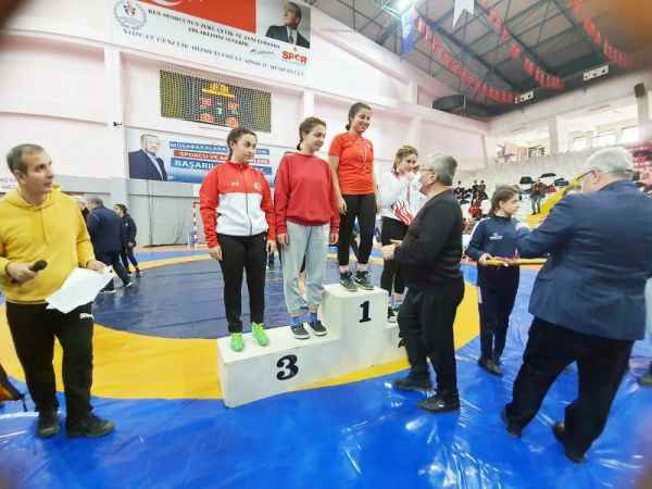 Okul Sporları kapsamında düzenlenen Güreş Kadınlar Türkiye Şampiyonası final maçları Yozgat’ta yapıldı