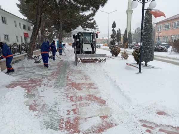 Yozgat’ta kar mesaisi sürüyor