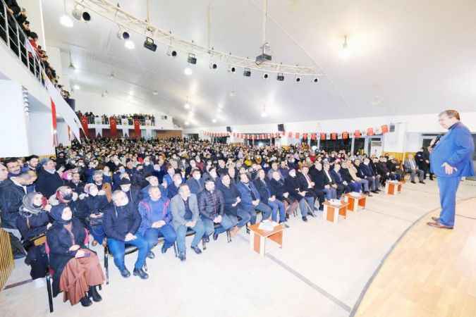 Hayati İnanç, Divan Edebiyatından günümüze uzanan keyifli sohbetiyle Akdağmadeni halkına unutulmaz bir gün yaşattı