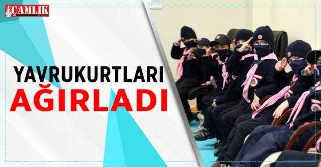 Sakarya İlkokulu bünyesinde oluşturulan Yavrukurt İzci Kümesi Vali Ziya Polat'ı ziyaret etti