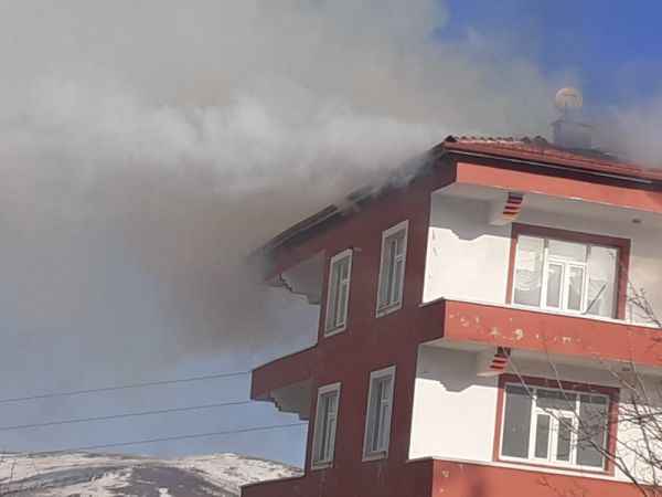 Şeyhosman Mahallesinde Çatı yangını