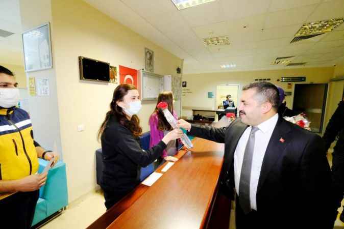 Akdağmadeni Belediye Başkanı Nezih Yalçın,  14 Mart Tıp Bayramı dolayısıyla ilçede çeşitli etkinlikler düzenledi