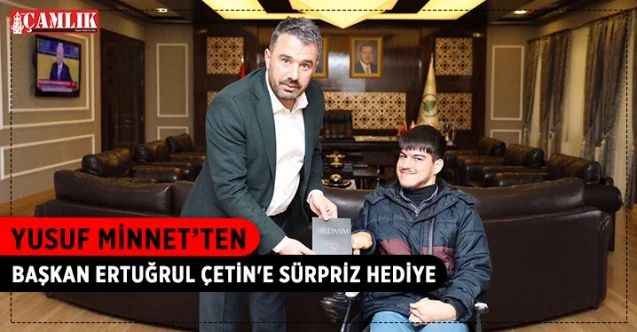 Engelli genç yazar Yusuf Minnet ailesi ile birlikte halk gününde, Başkan Ertuğrul Çetin'i ziyaret etti