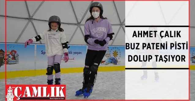 Keçiören Belediyesi Ahmet Çalık Buz Pateni Pisti çocuklardan yoğun ilgi görüyor
