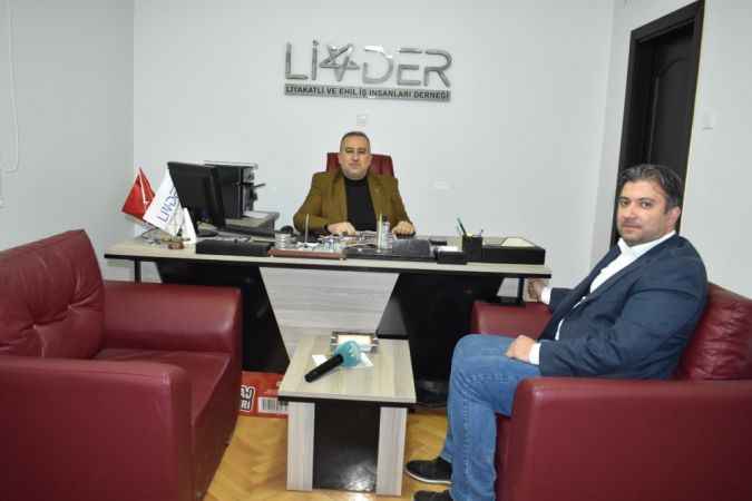 Liyakatlı ve Ehil İş İnsanları Derneği Genel Başkanı Erkan Doğan, Yozgat sevdası ile hareket ettiklerini belirterek, “Hayatımızı Ankara’da idame ettiriyor olsak da memleketimizi asla ikinci plana atmadık” dedi