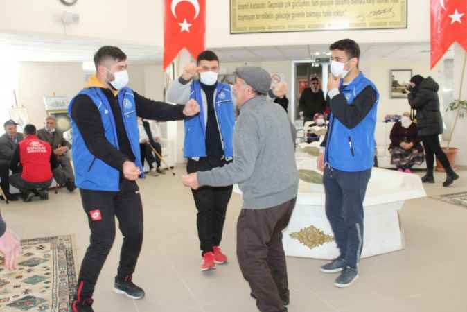Yozgat'ta Yaşlılar Haftası Dolayısıyla Alparslan Türkeş Huzurevinde Program düzenlendi