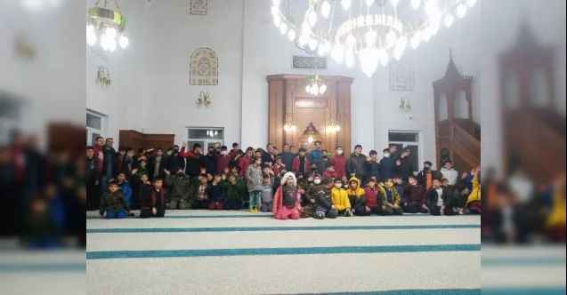 Yozgat’ın Akdağmadeni İlçesi’nde bulunan Eyüp Sultan Camii’nde  sıcak buluşma