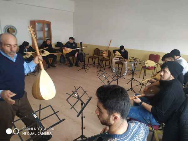 Yozgat’ın Saraykent İlçesi’nde bağlama kursu açıldı