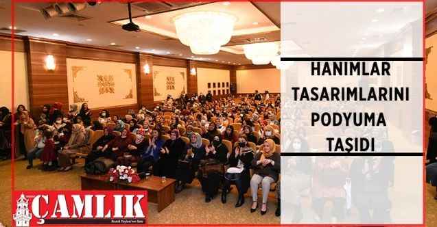 Pursaklar Belediyesi Hanım Evlerindeki kursiyerler, el örgüsü tasarımlarını, Saray Kültür Merkezi'nde gerçekleştirilen defileyle tanıttı