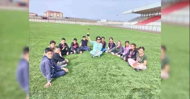 Yozgat Yenifakılı Fehimli Ortaokulu’ndan derece  AFERİN SİZE KIZLAR