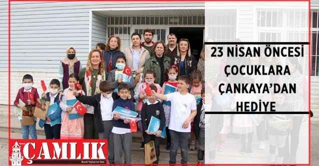 Çankaya Belediyesi, 23 Nisan Ulusal Egemenlik ve Çocuk Bayramı etkinlikleri kapsamında minik öğrencilere okul ihtiyaçlarına yönelik hediyeler dağıttı