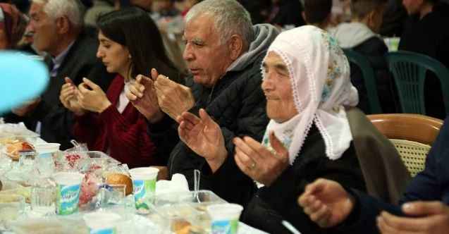 Yozgat Valiliği tarafından düzenlenen iftar programının bu seferki durağı Çayıralan oldu