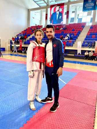 Anadolu Yıldızlar Ligi Taekwondo Grup Müsabakaları Niğde’de yapıldı Sorgun Gençlik ve Spor İlçe Müdürlüğüne bağlı Taekwondo takımı sporcusu birinci oldu.