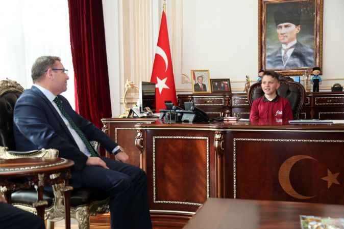 Yozgat’ta 23 Nisan’da makamlar çocuklara devredildi