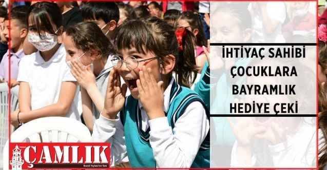 Mamak Belediyesi ihtiyaç sahibi çocuklara giysi çeki hediye etti