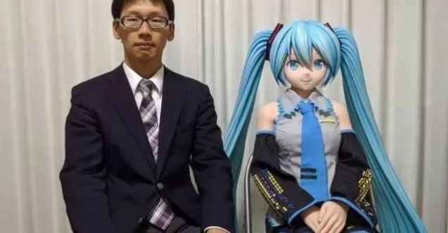 Hologramla evlenen adam aşkı şaşırtıyor evlilikte dönüm noktası