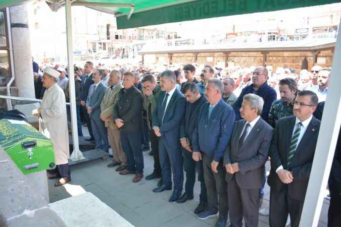 Anadolu Ajansı Yozgat İl temsilcisi meslektaşımız Ömer Ertuğrul’un babası Kemal Ertuğrul son yolculuğuna dualarla uğurlandı