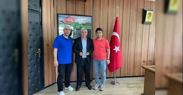 Yozgatlı Abdullah Karataş’a plaket verildi: Oksijen adama plaket