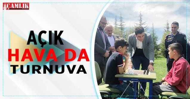 Yozgat’ın Boğazlıyan İlçesinde İlkokullar arası açık hava satranç turnuvası düzenledi