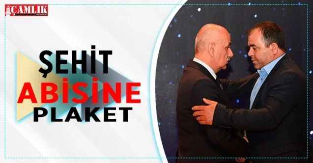 Şehit edilen Veteriner Hekim Volkan Lale’nin abisi İbrahim Lale’ye plaket takdim edildi