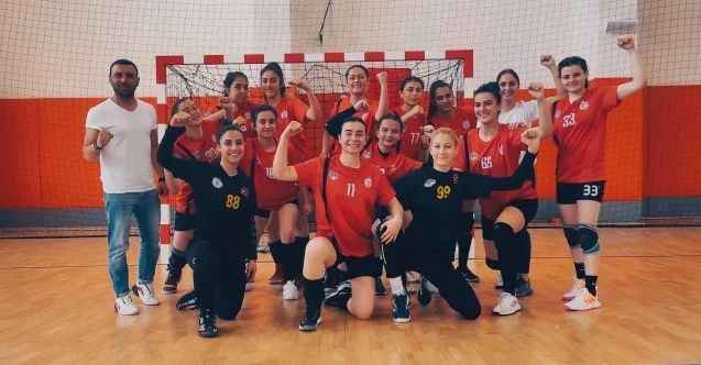 Hentbol Gençler Kadınlar Türkiye Şampiyonasında yer alan Yozgat Aile Sosyal Politikilar Gençlik ve Spor Kulübü çeyrek finale yükseldi