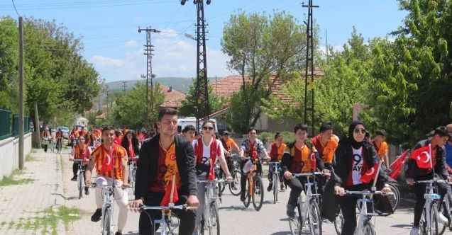 Yozgat’ın Çandır ilçesinde 19 Mayıs Atatürk’ü Anma, Gençlik ve Spor Bayramı kutlamaları kapsamında bisiklet turu düzenlendi.