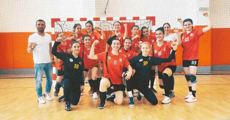 Anadolu Yıldızlar Ligi kapsamında düzenlenen Genç Kadınlar Türkiye Şampiyonası Çeyrek final müsabakalarında 4'te  4 yapan Yozgat Aile Sosyal Politikalar Gençlik ve Spor Kulübü Yarı Finale Yükseldi