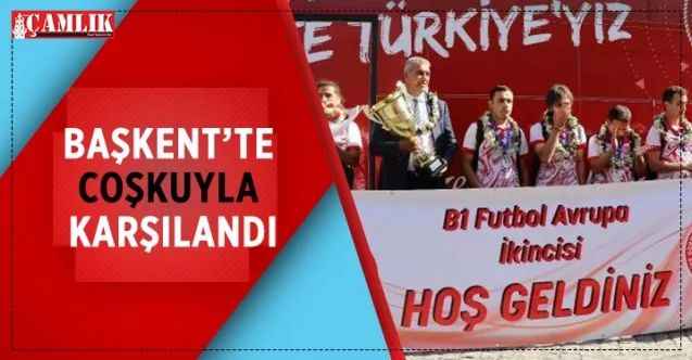 Sesi Görenler Milli Takımı, Ankara Esenboğa Havalimanı'nda büyük bir coşkuyla karşılandı