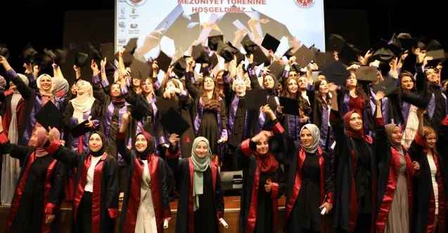 Yozgat Bozok Üniversitesi'nde mezuniyet coşkusu