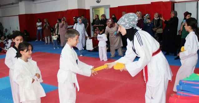Türkiye Taekwondo Federasyonu faaliyet programında yer alan Gençlik ve Spor İl Müdürlüğü bünyesinde bulunan tekvando kuşak sınavı yapıldı