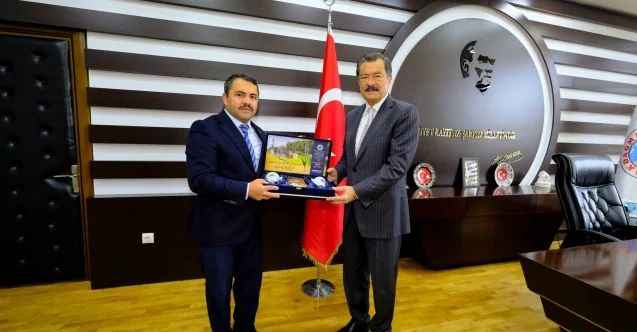 Eski Tarım ve Köy işleri ve Maliye Bakanı Lütfullah Kayalar, memleketi Akdağmadeni'ne geldi