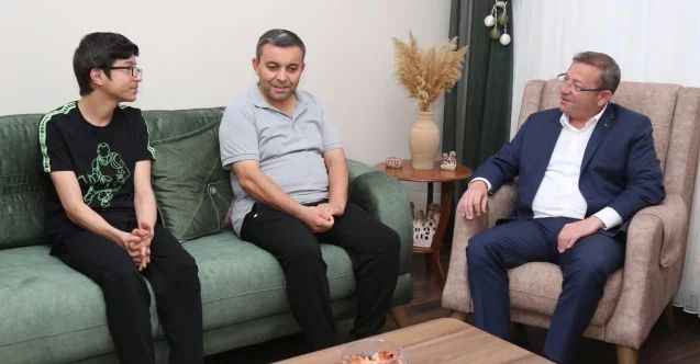 Yozgat Valisi Ziya Polat, valilik personeli Özkan Yüksel'i ziyaret etti
