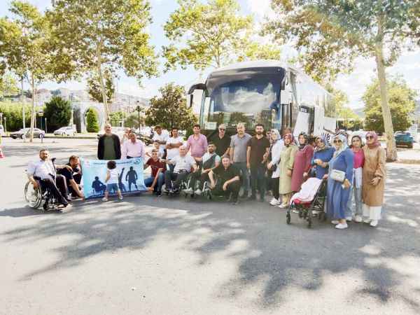 Sorgun Engelliler Umut Derneği üyeleri “Engellerim Bedeni Hayallerim Ebedi” adlı proje kapsamında İstanbul ve Çanakkale şehirlerini gezdiler