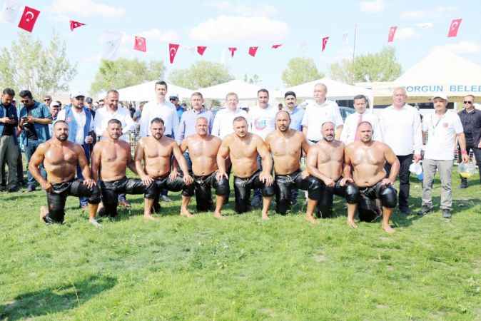 Yozgat’ın Sorgun İlçe Belediyesi tarafından düzenlenen Sorfest kapsamında yağlı güreş yarışları düzenlendi