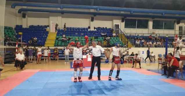 Yozgat Belediyesi Bozokspor Kick Boks takımının sporcusu Mustafa Kaan Zararsız, Dünya Şampiyonası’nda Türkiye'yi temsil edecek