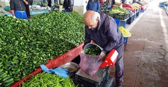 Yozgat'ta turşuluklar pazar tezgahlarını süslüyor