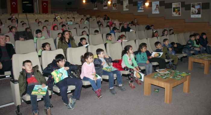 Öğrencilerine çevre bilinci eğitimi