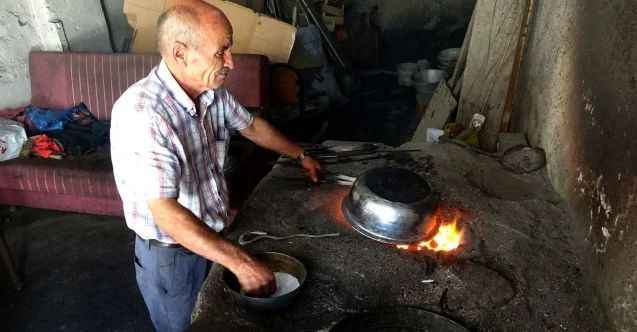 Yozgat'ın 45 yıllık kalay ustası mesleğini devam ettiriyor