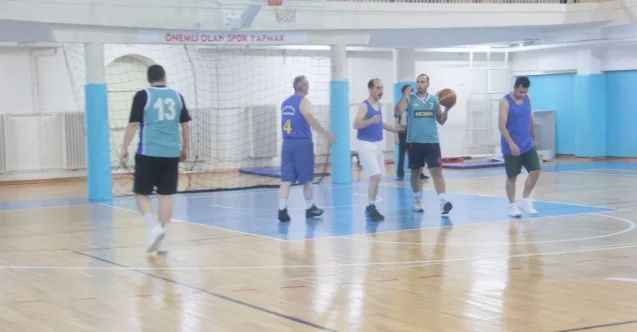 Yozgat Gençlik ve Spor İl Müdürlüğü tarafından 29 Ekim Cumhuriyet Bayramı kutlama etkinlikleri kapsamında 3x3 Basketbol turnuvası düzenleniyor